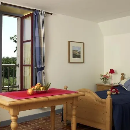 Holiday home Charmante Longere 18eme Siecle Avec Jardin, Animaux Acceptes - Fr-1-497-49