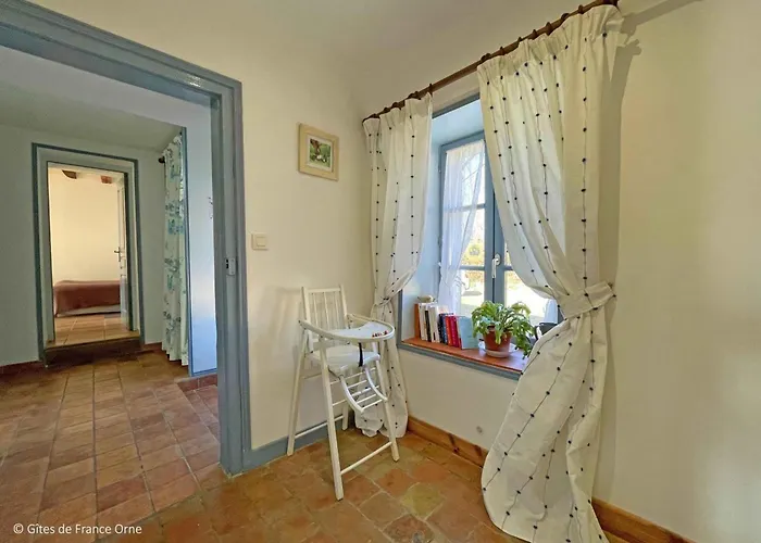 別荘 Charmante Longere 18eme Siecle Avec Jardin, Animaux Acceptes - Fr-1-497-49 *