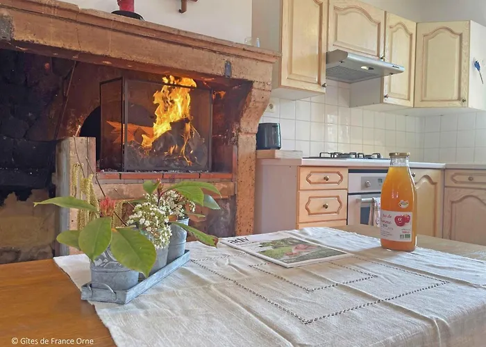 別荘 Charmante Longere 18eme Siecle Avec Jardin, Animaux Acceptes - Fr-1-497-49 Pervencheres